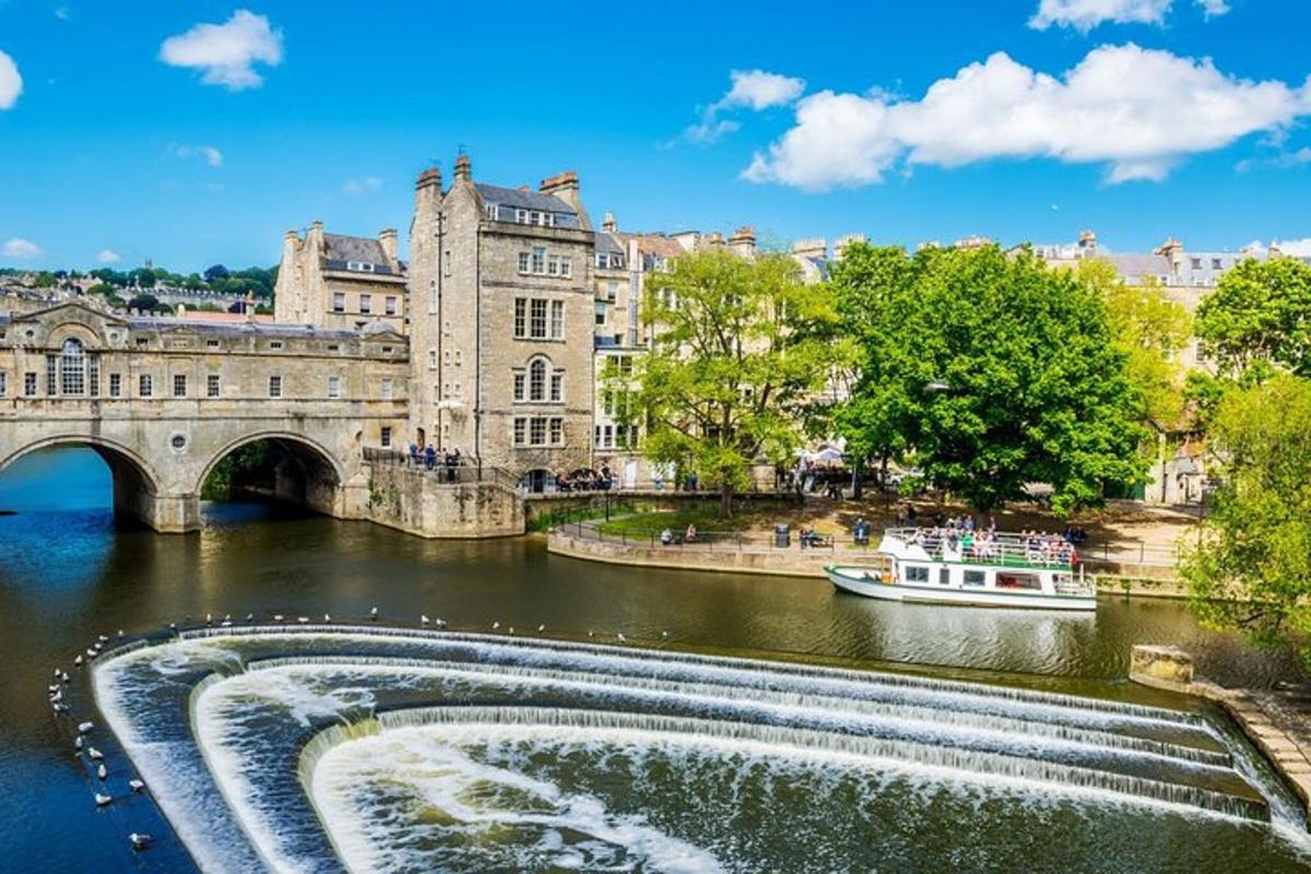 Windsor Castle, Stonehenge & Bath Tour from London