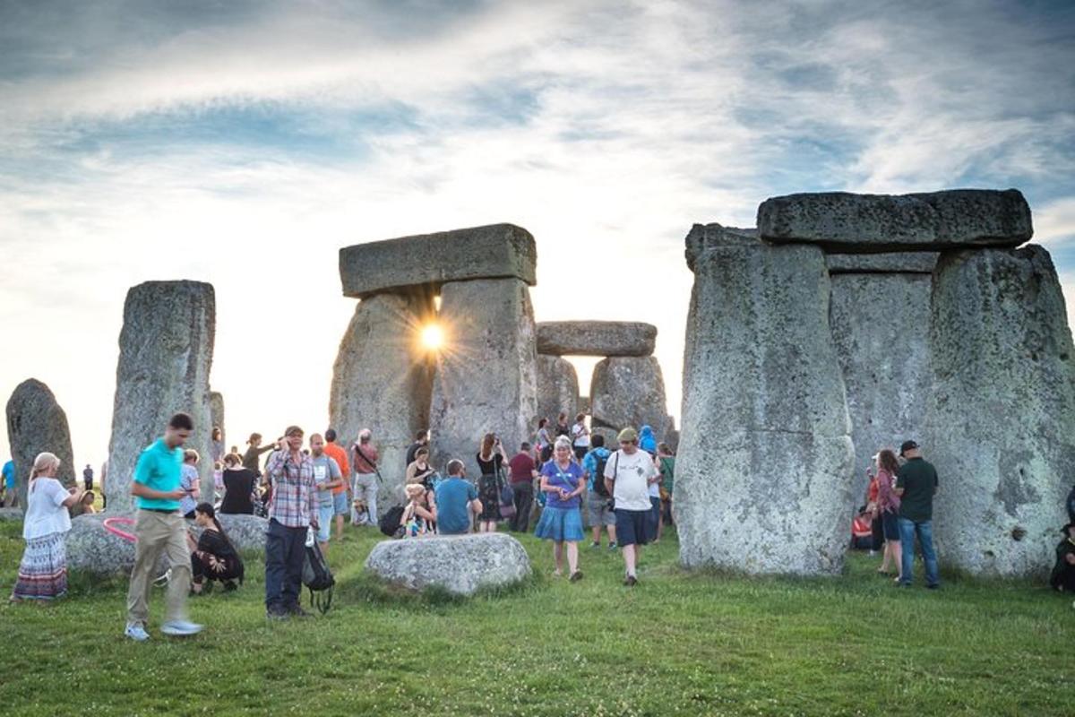 Windsor Castle, Stonehenge & Bath Tour from London