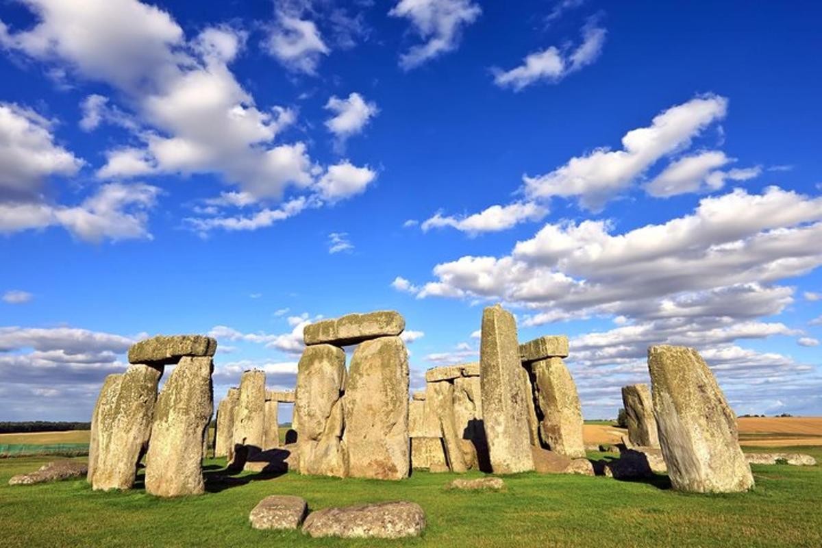 Windsor Castle, Stonehenge & Bath Tour from London