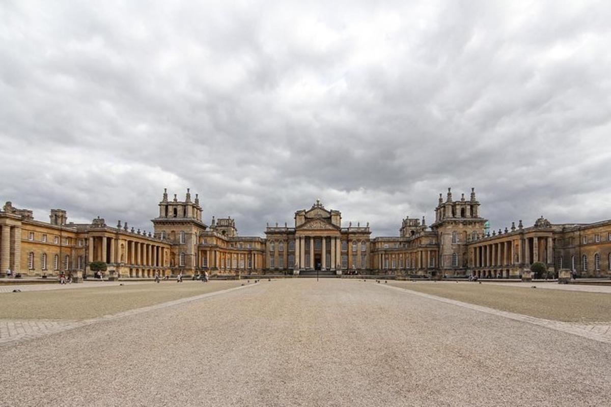 Private Blenheim Palace, the birthplace of Winston Churchill, Tour from London.