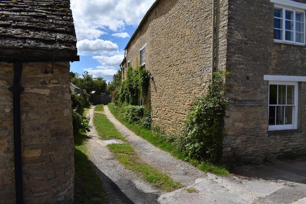Private Downton Abbey Tour, including Bampton, Cogges Farm, and Highclere