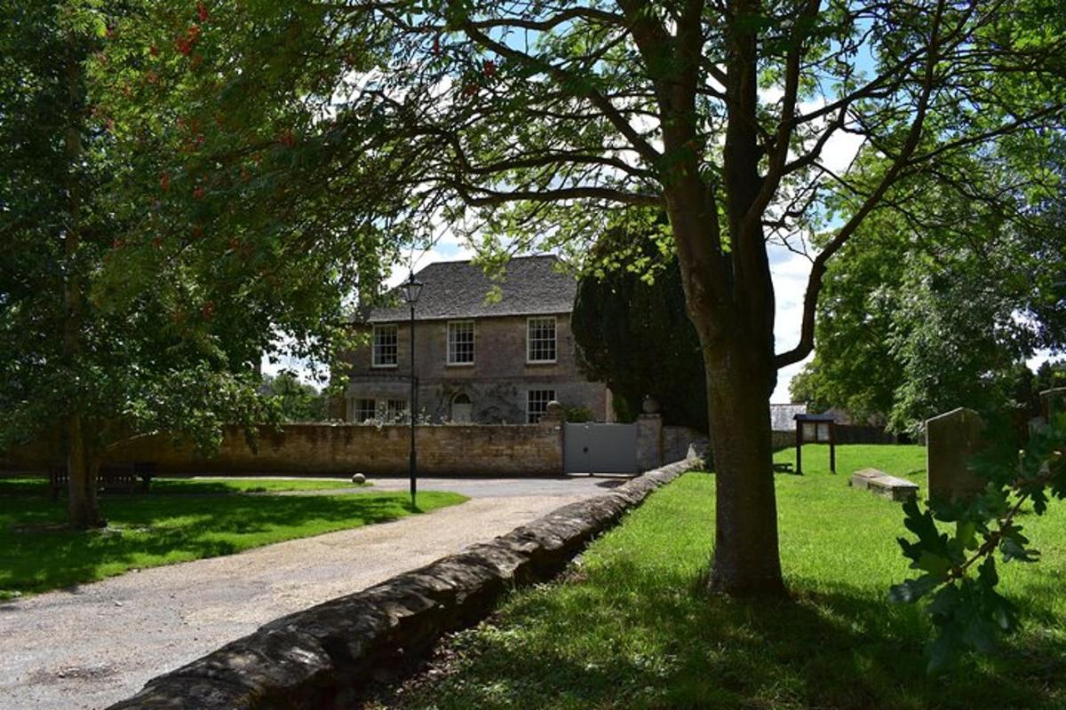 Private Downton Abbey Tour, including Bampton, Cogges Farm, and Highclere