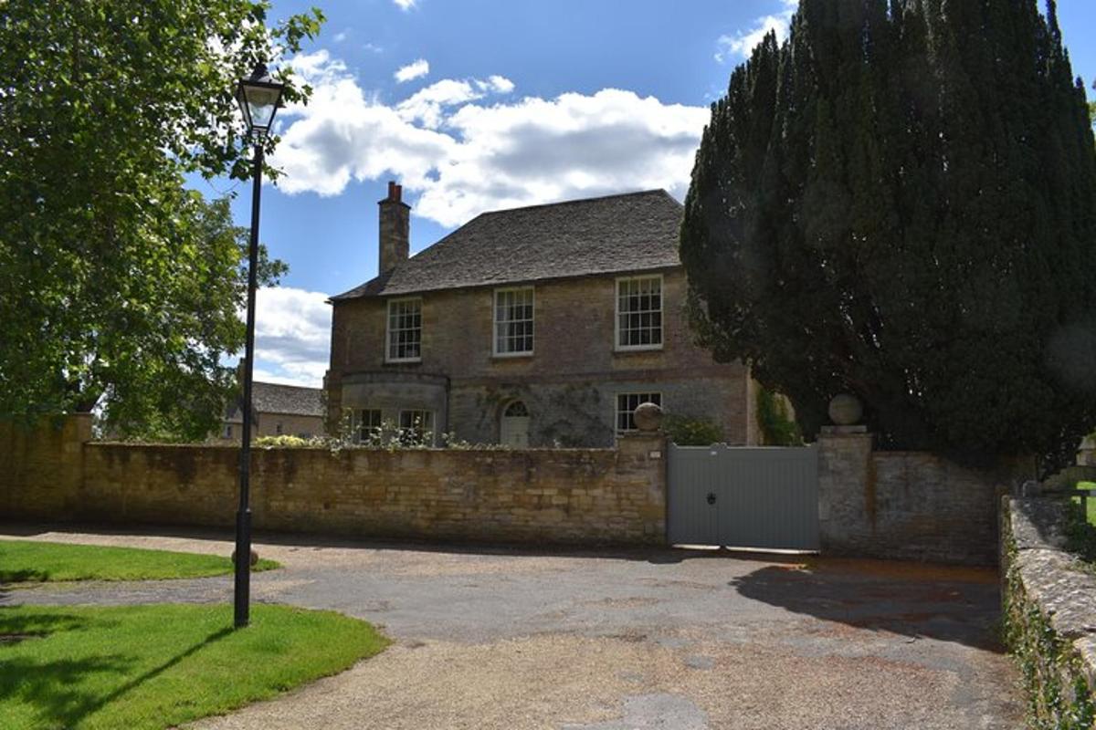 Private Downton Abbey Tour, including Bampton, Cogges Farm, and Highclere