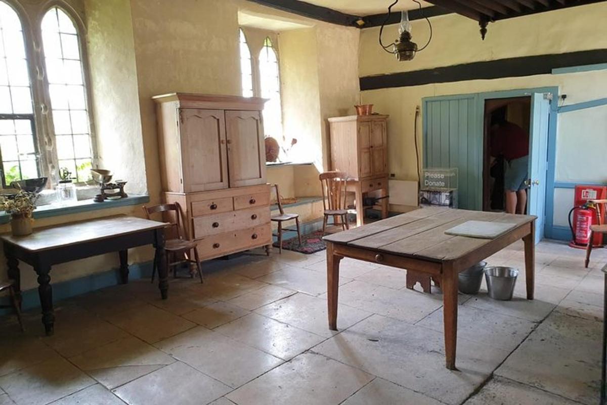 Private Downton Abbey Tour, including Bampton, Cogges Farm, and Highclere