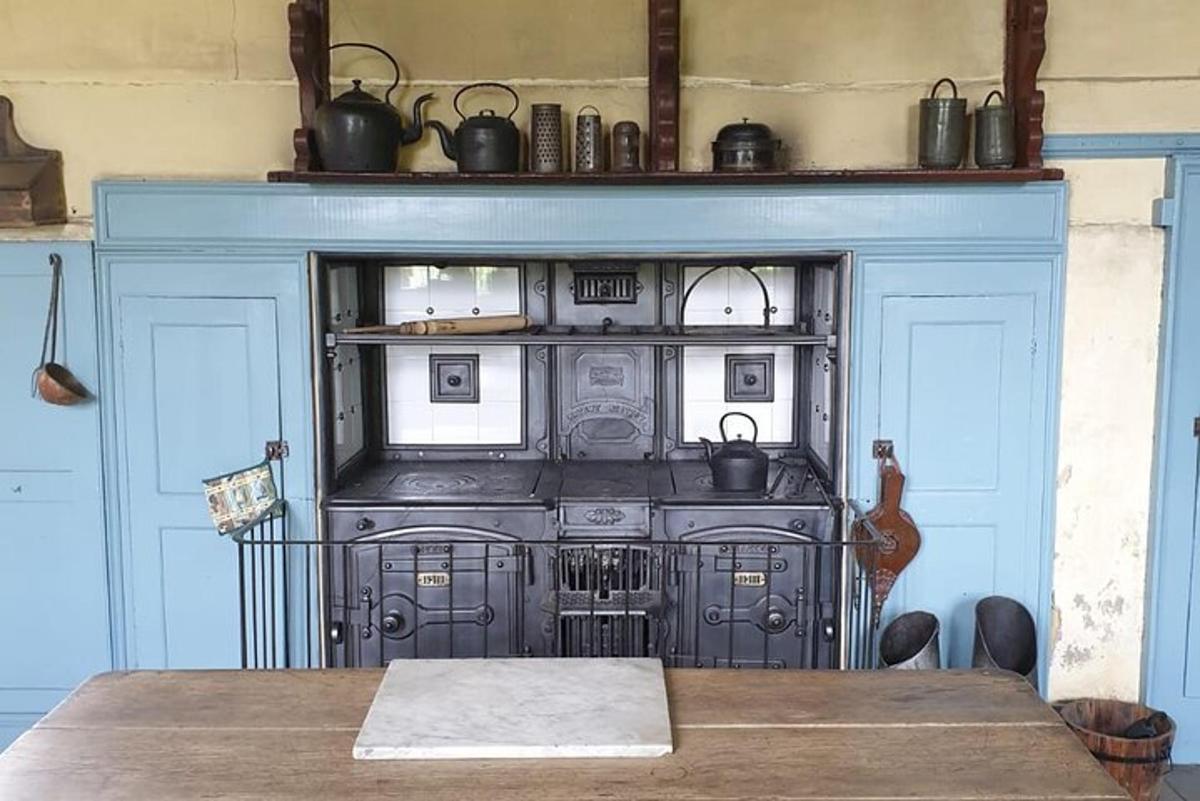 Private Downton Abbey Tour, including Bampton, Cogges Farm, and Highclere