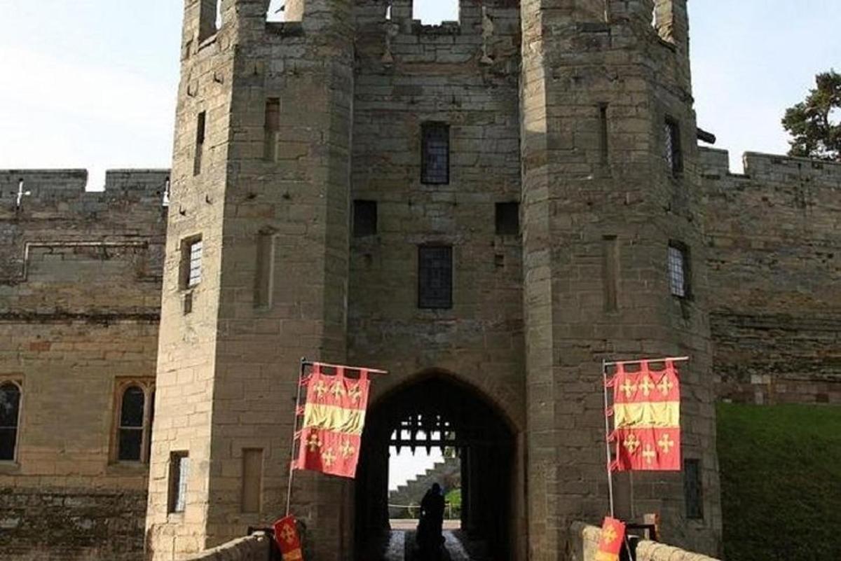 Cotswolds and warwick Castle Independent Full Day Private Tour