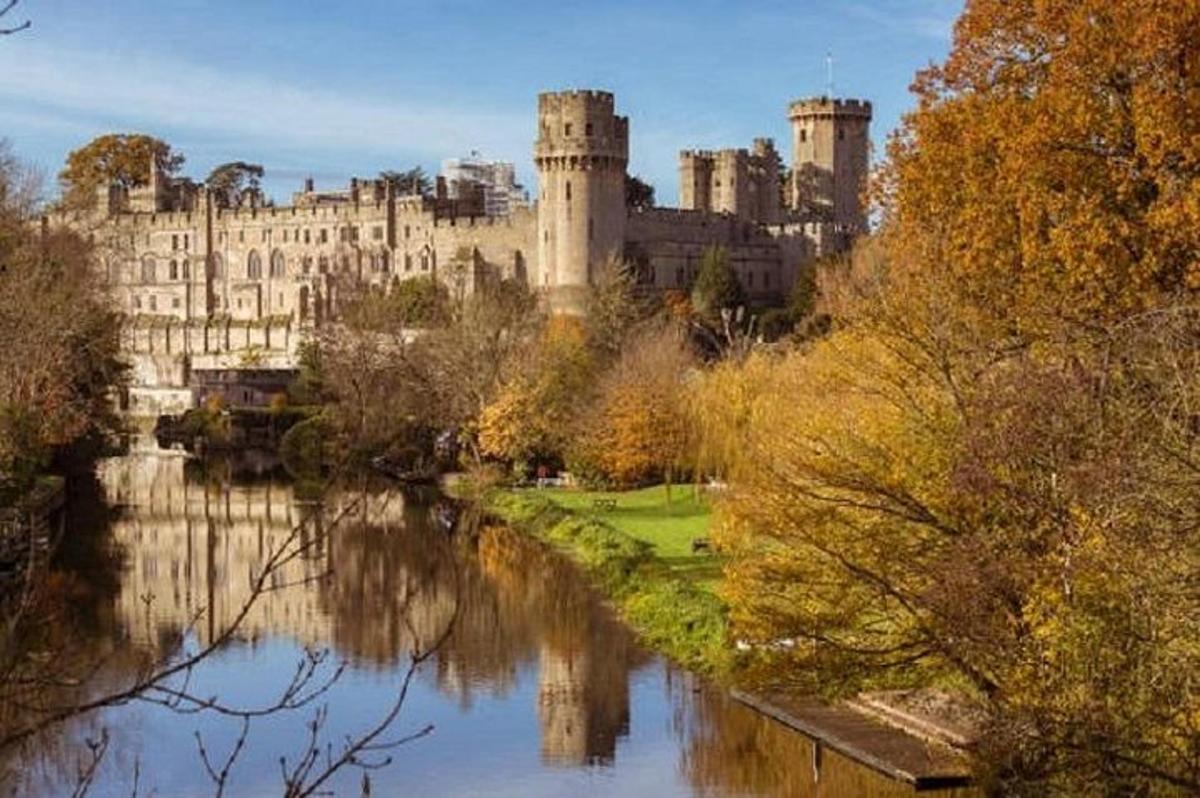 Cotswolds and warwick Castle Independent Full Day Private Tour