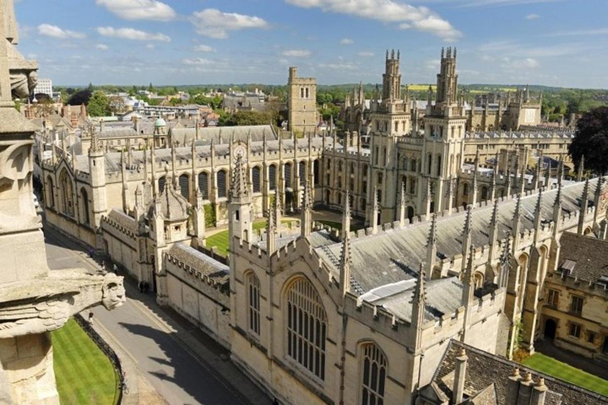 Cotswolds and warwick Castle Independent Full Day Private Tour