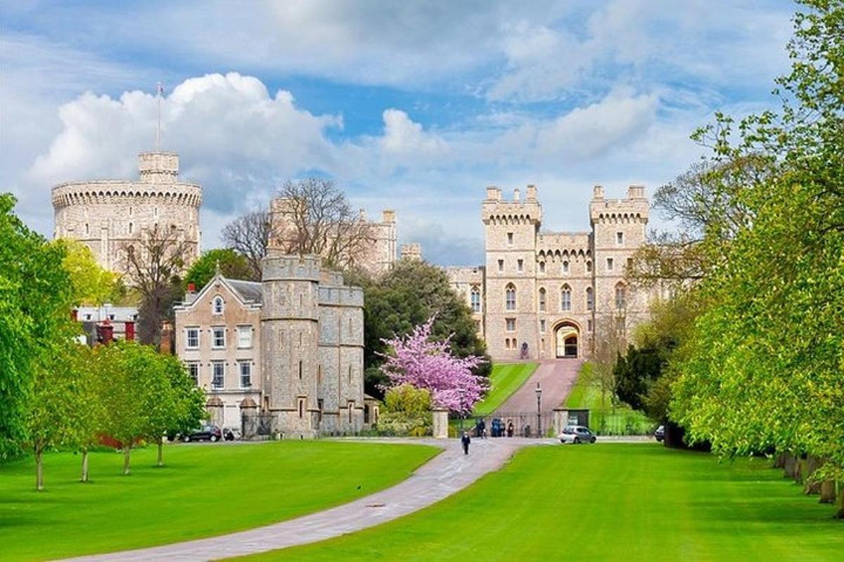 Windsor Castle & Hampton Court Independent Half Day Private Tour