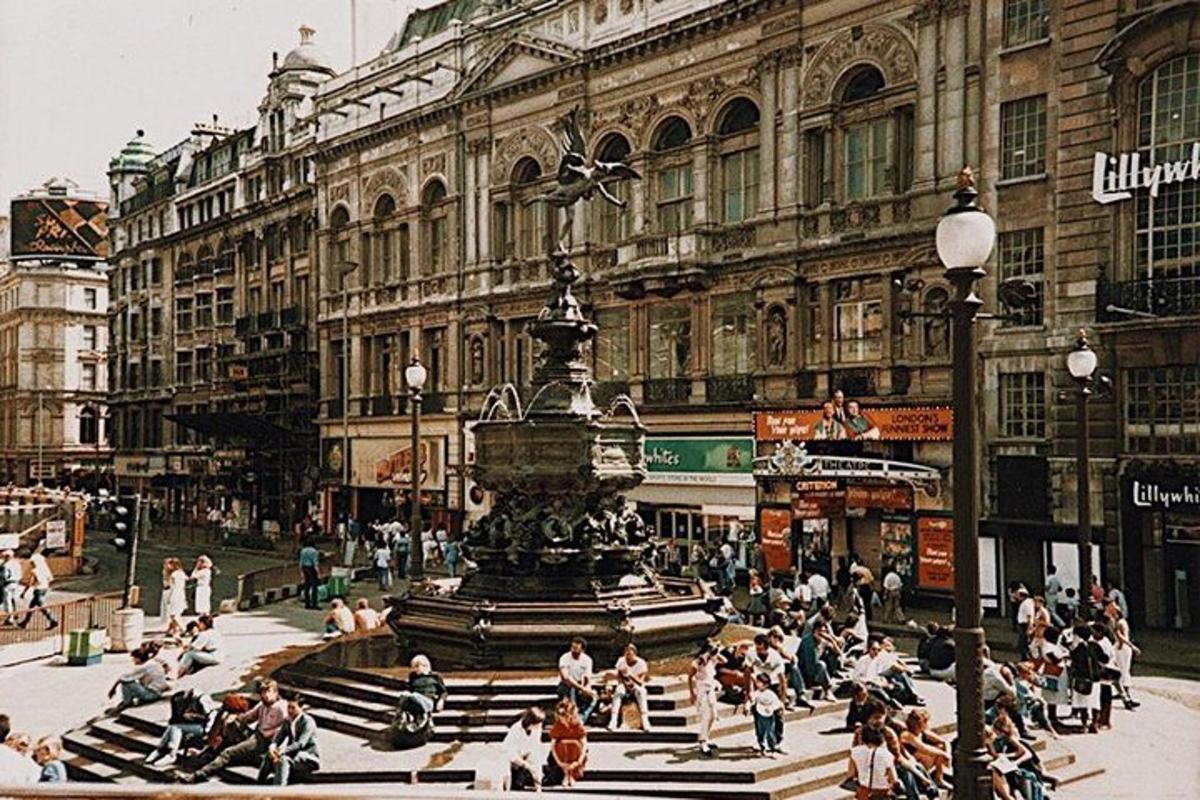 London Soho District - Exclusive Guided Walking Tour