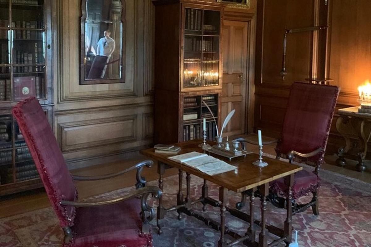 Self-guided Windsor Castle & Hampton Court Palace Tour with Transfers