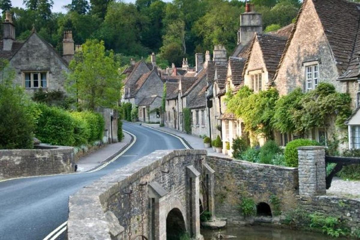 Two-course Cotswolds Lunch and Guided Tour