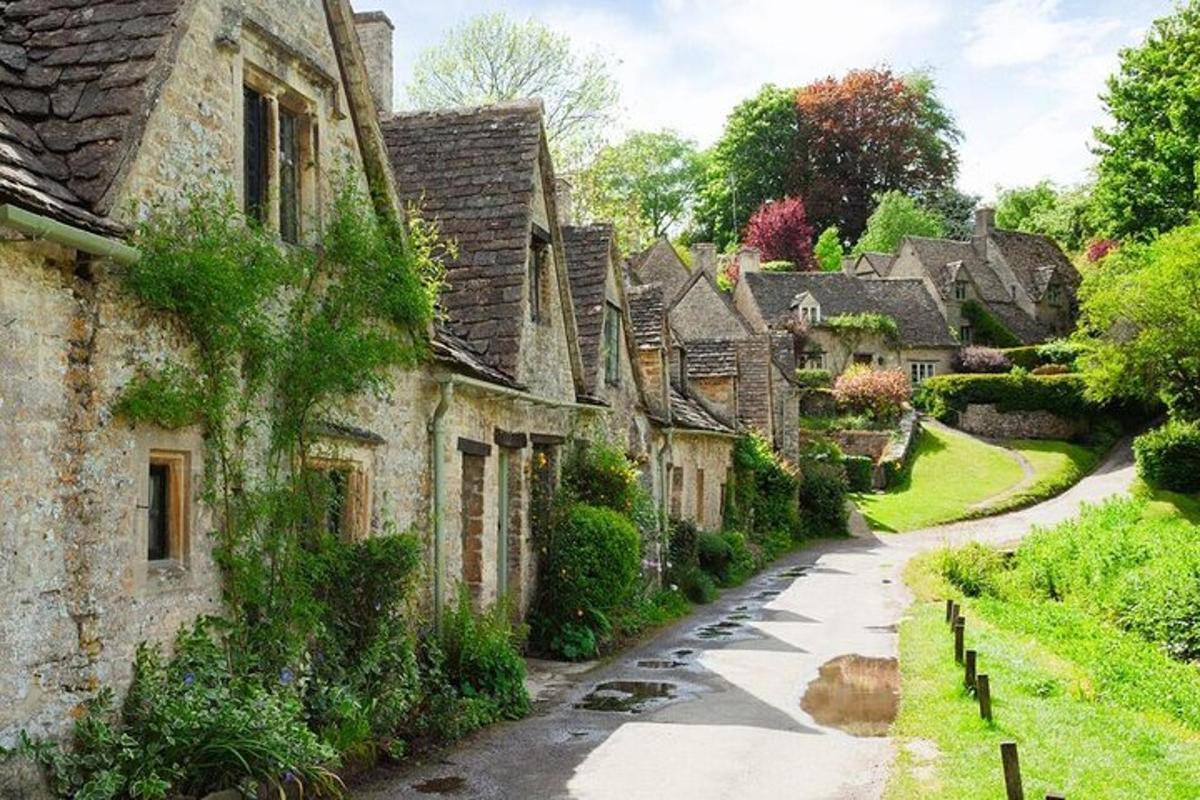 Two-course Cotswolds Lunch and Guided Tour