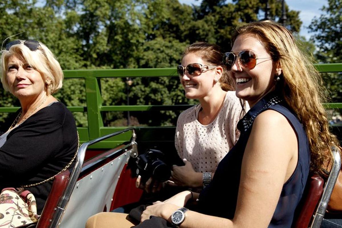 London Vintage Bus Tour with Thames River Cruise