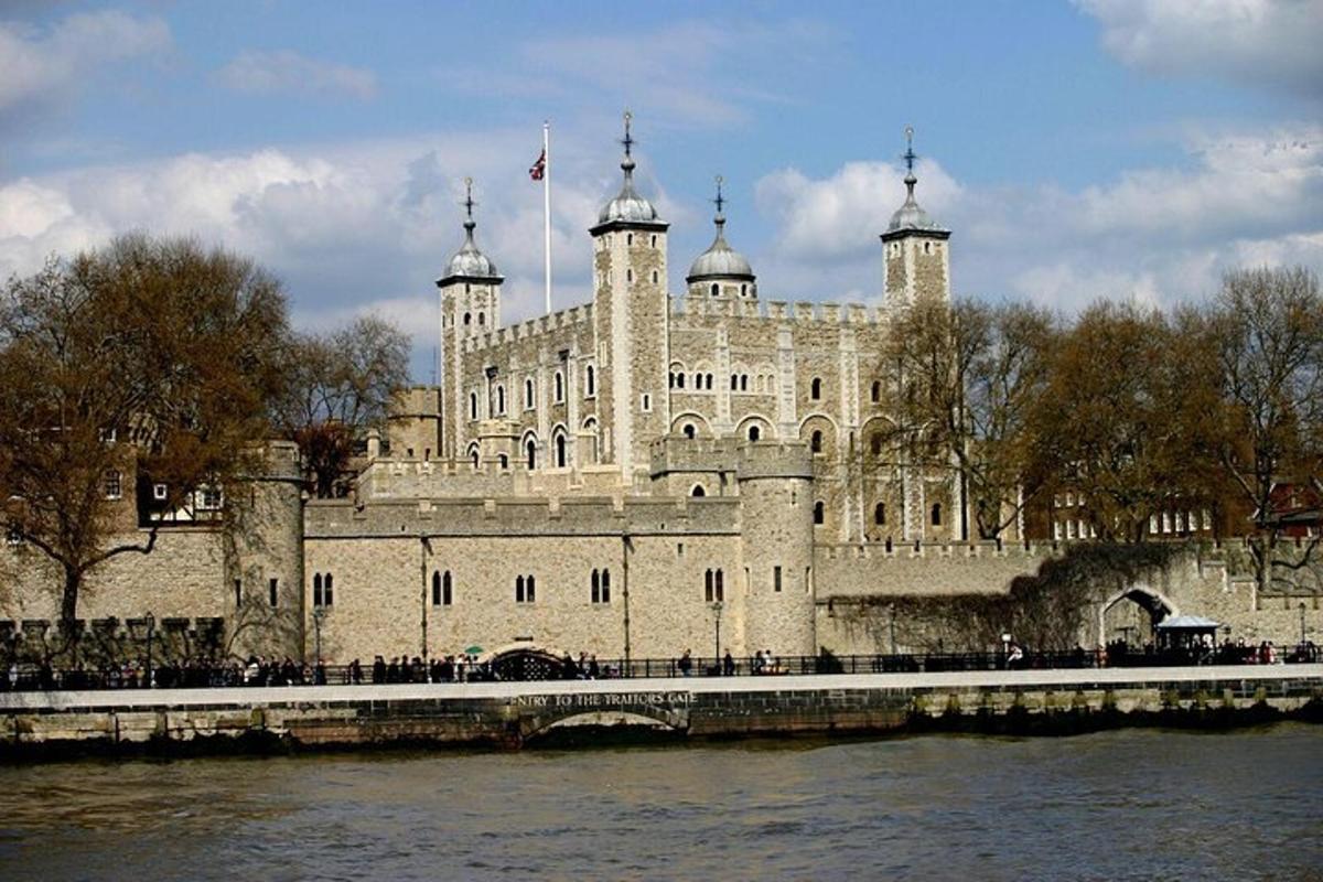 London Vintage Bus Tour with Thames River Cruise