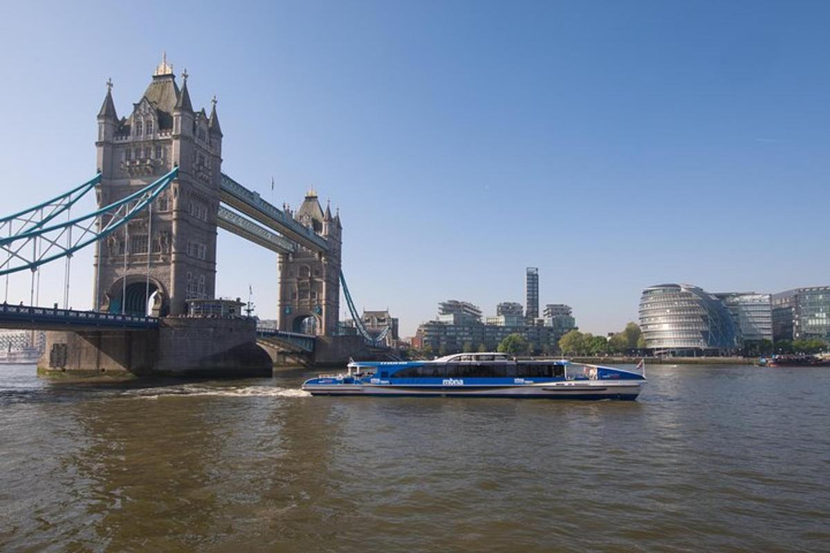 London Vintage Bus Tour with Thames River Cruise