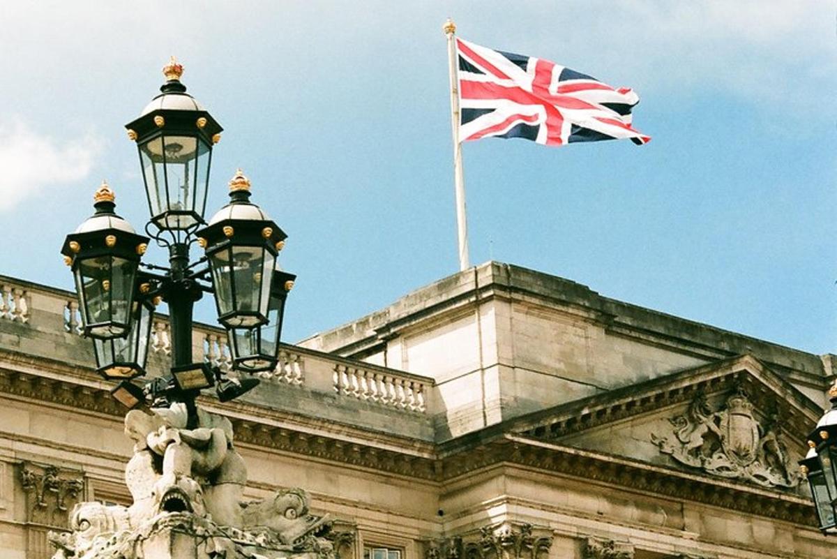Royal London And Changing of Guard - Very Small Group Tour