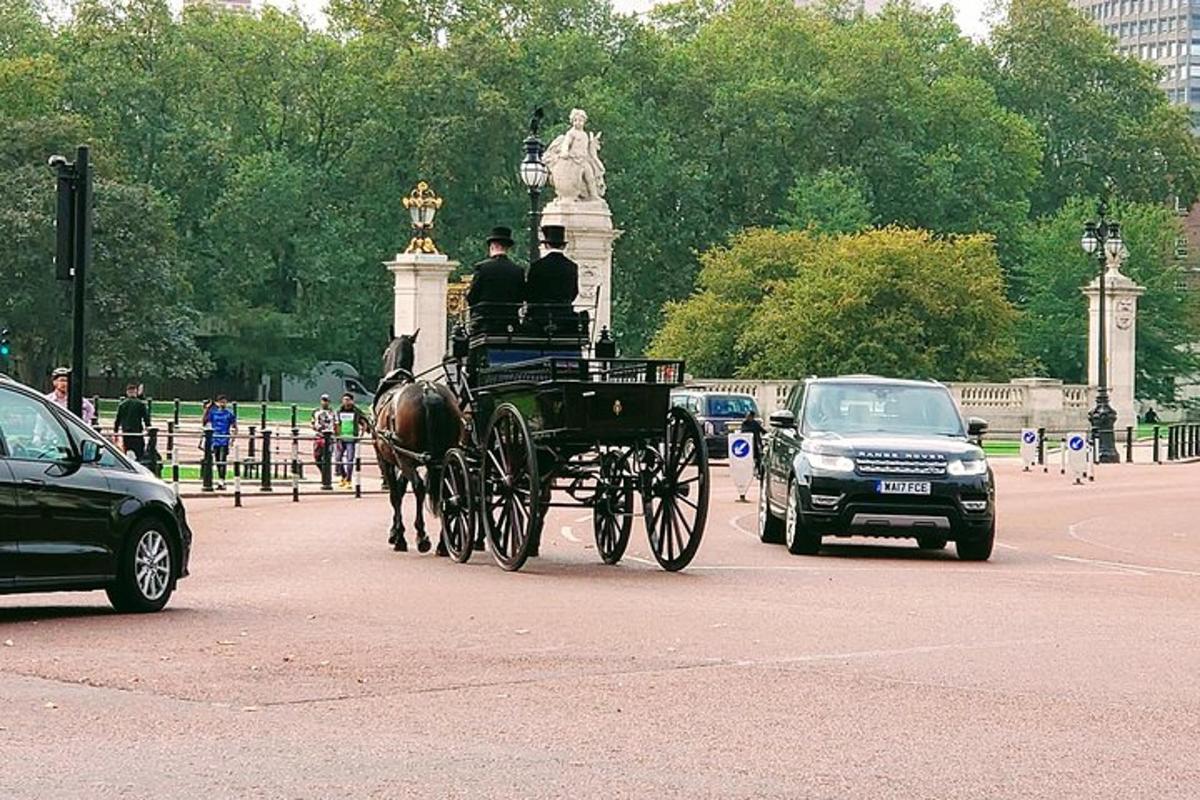 Royal London And Changing of Guard - Very Small Group Tour