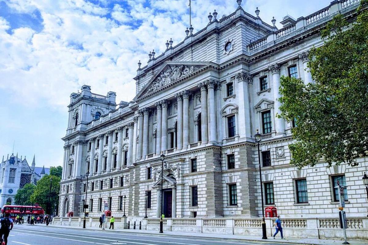 Winston Churchill's London At War. A Private Walk Through Britain's Darkest Hour