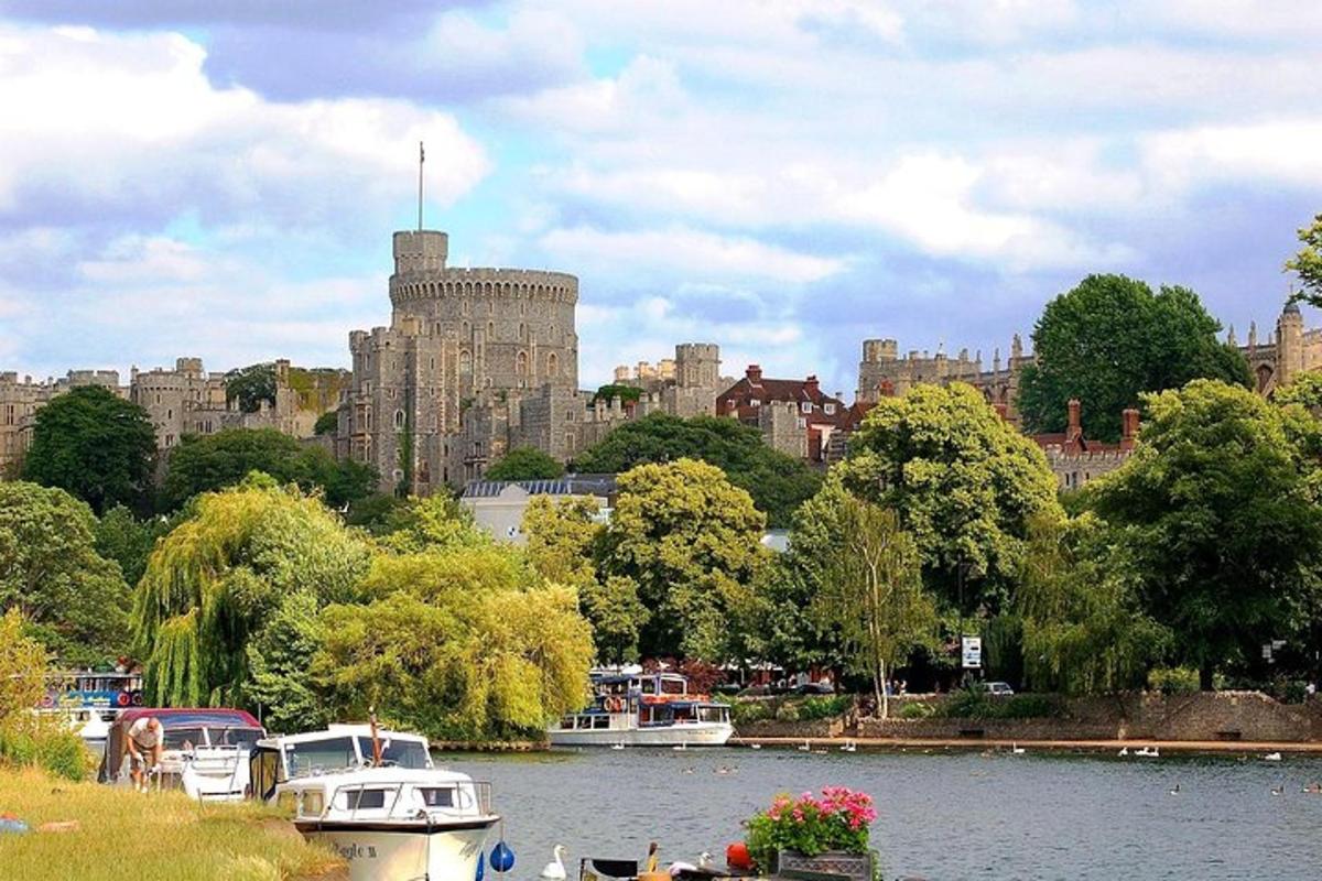 Stonehenge, Windsor Castle and Bath Day Trip from London