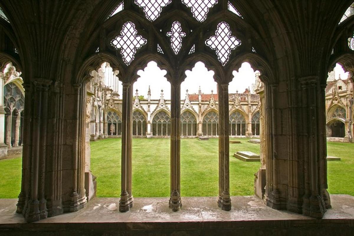 Leeds Castle, Canterbury Cathedral and Dover Tour