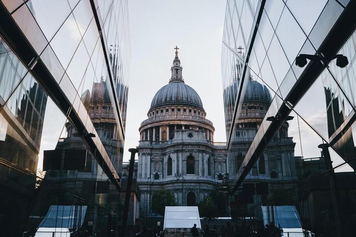 Private Tour, Entry to St Pauls Cathedral and London Highlights