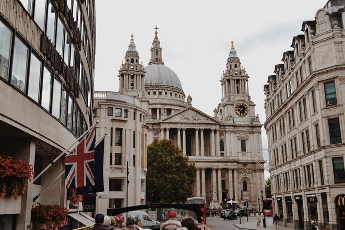 Private Tour, Entry to St Pauls Cathedral and London Highlights