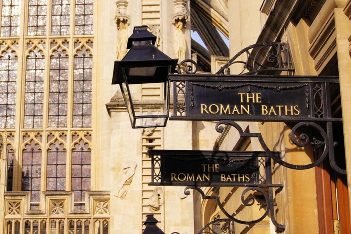 Full-day Guided Tour of Bath and Stonehenge
