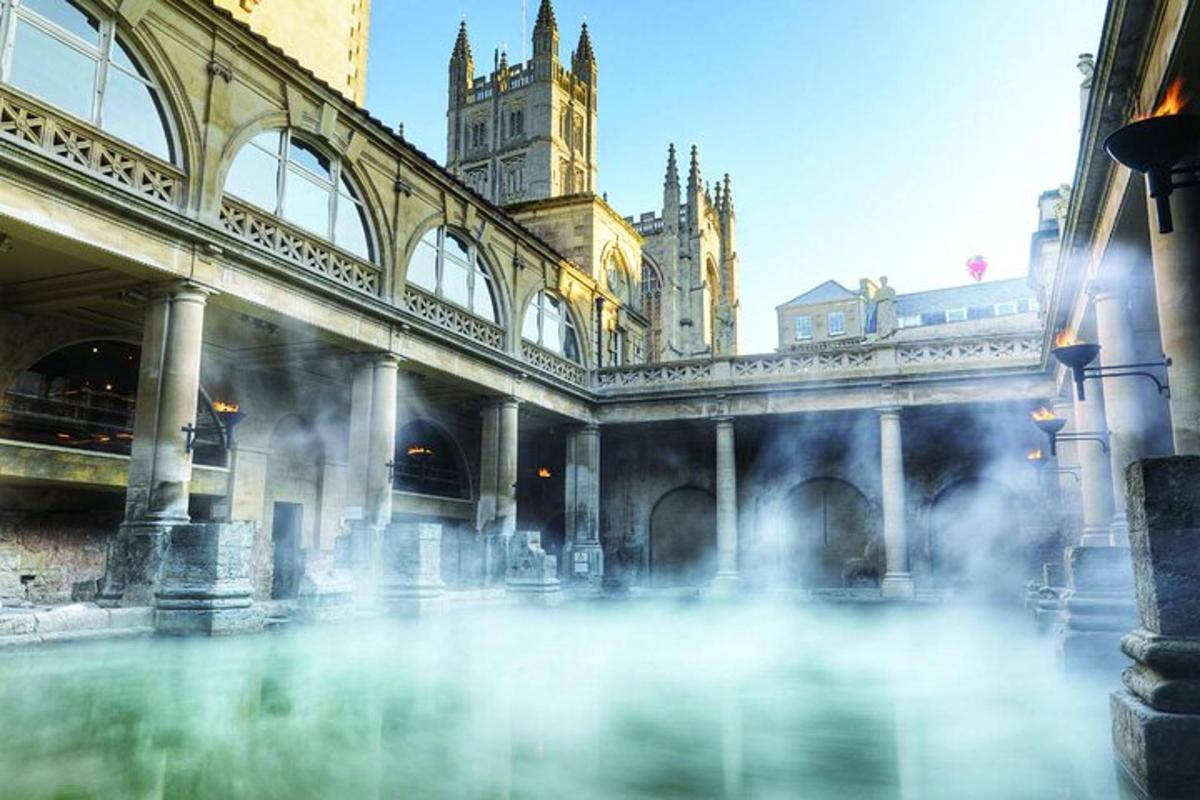 Full-day Guided Tour of Bath and Stonehenge