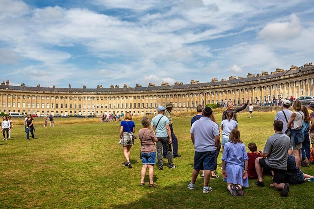 Full-day Guided Tour of Bath and Stonehenge
