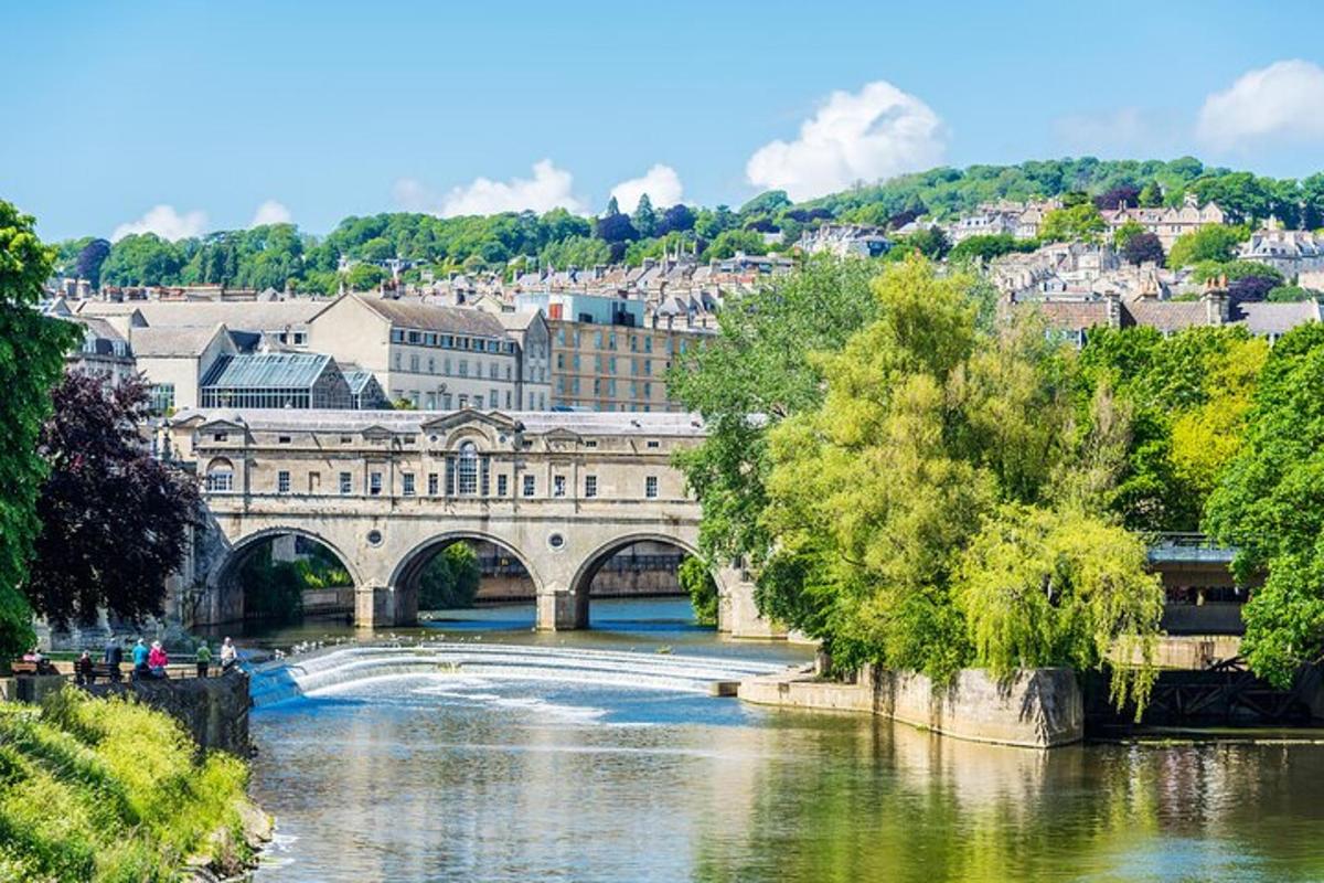 Full-day Guided Tour of Bath and Stonehenge