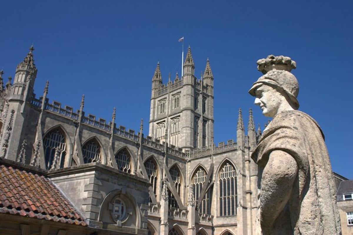 Full-day Guided Tour of Bath and Stonehenge