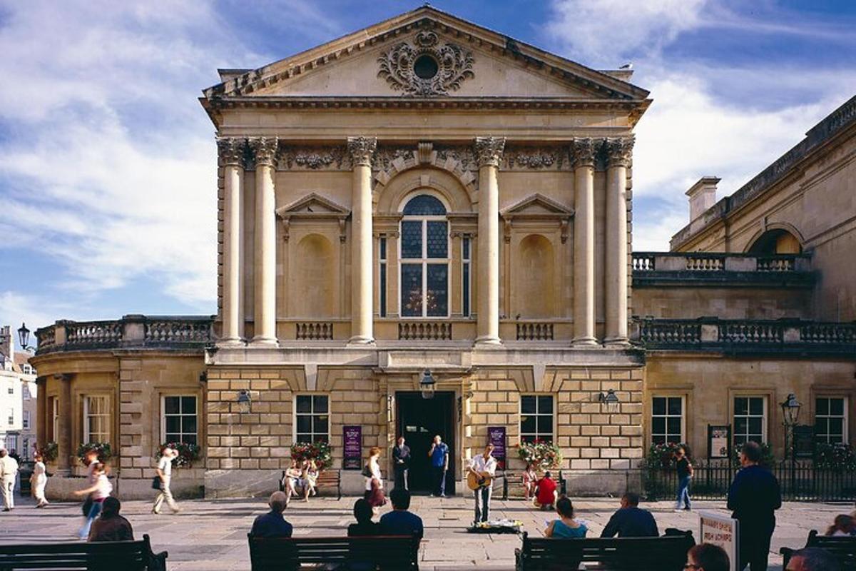 Full-day Guided Tour of Bath and Stonehenge