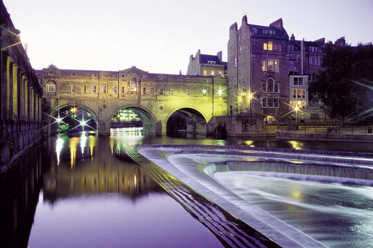Full-day Guided Tour of Bath and Stonehenge