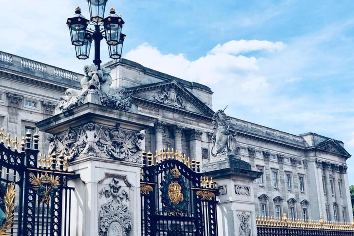 Royal Palaces Tour & Royal High Tea