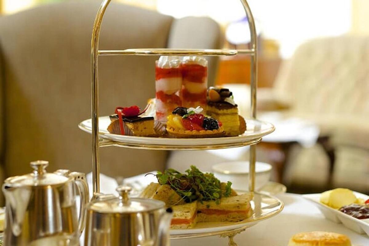 Royal Palaces Tour & Royal High Tea