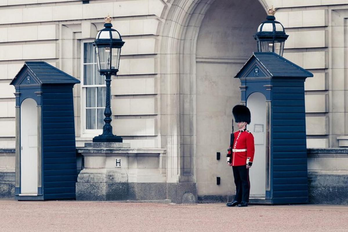 Royal Palaces Tour & Royal High Tea