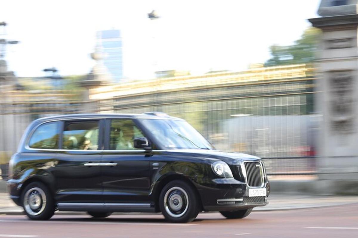Royal Palaces Tour & Royal High Tea