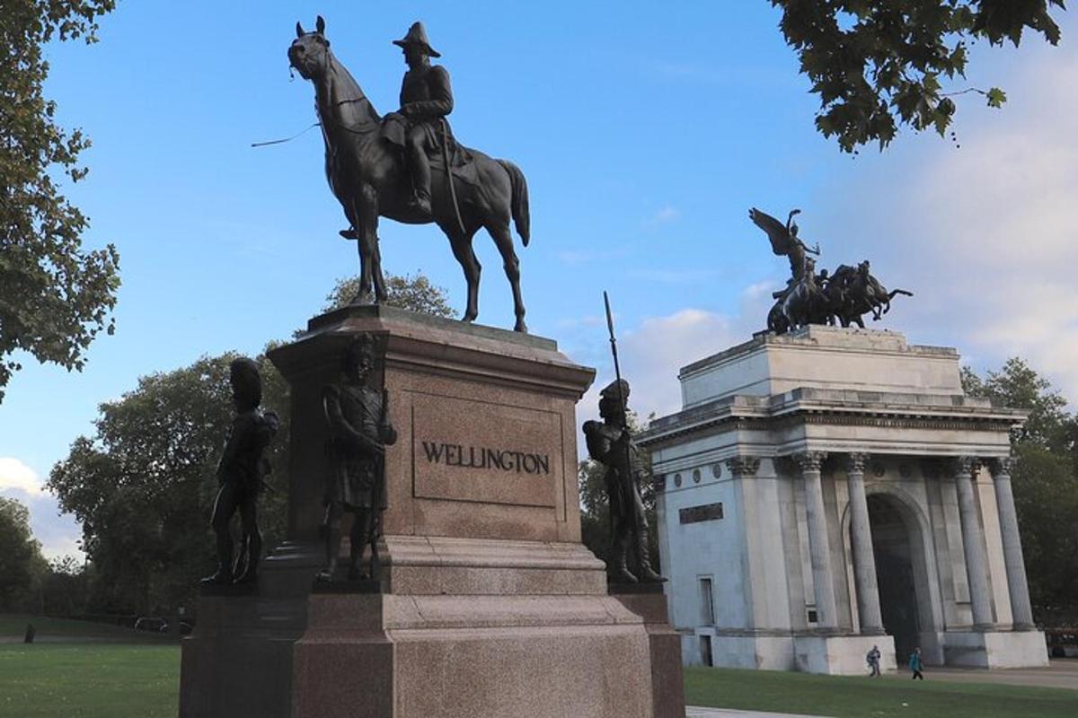 Royal Palaces Tour & Royal High Tea