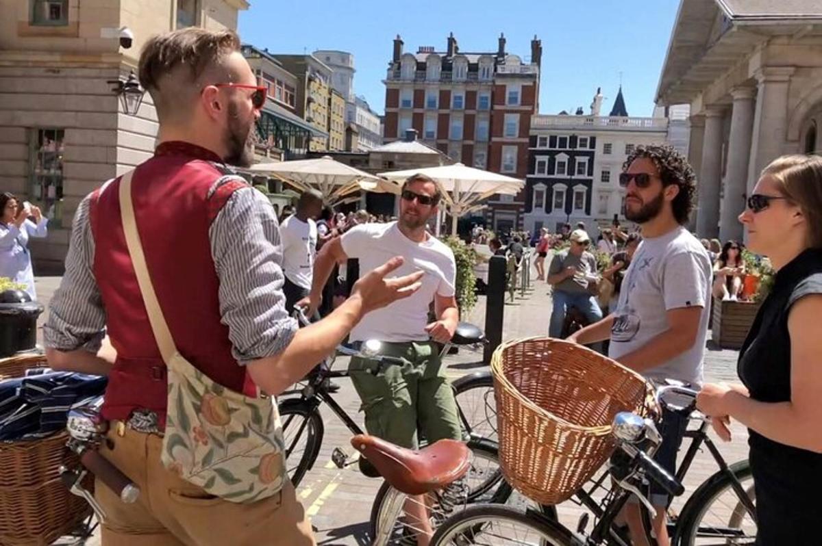 Half-day Bike Tour with Pub Visit & Spray Painting