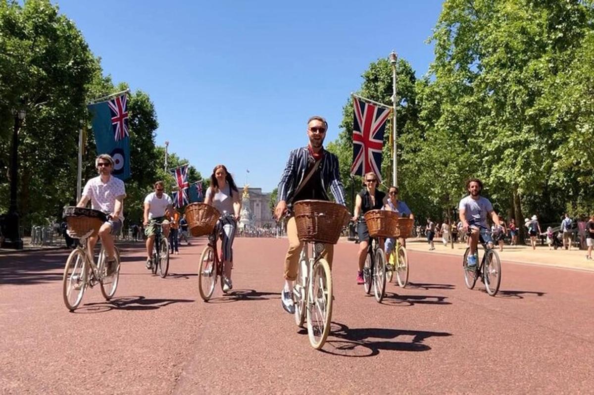 Half-day Bike Tour with Pub Visit & Spray Painting