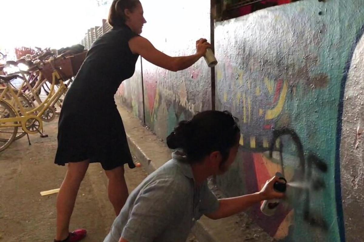 Half-day Bike Tour with Pub Visit & Spray Painting