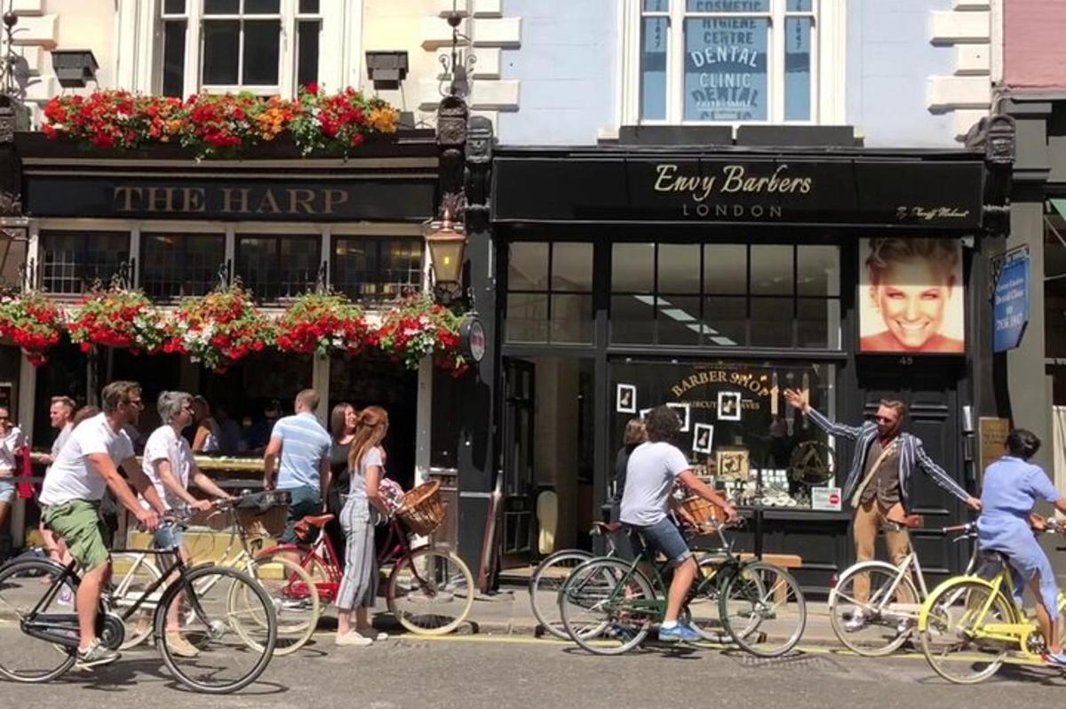 Half-day Bike Tour with Pub Visit & Spray Painting