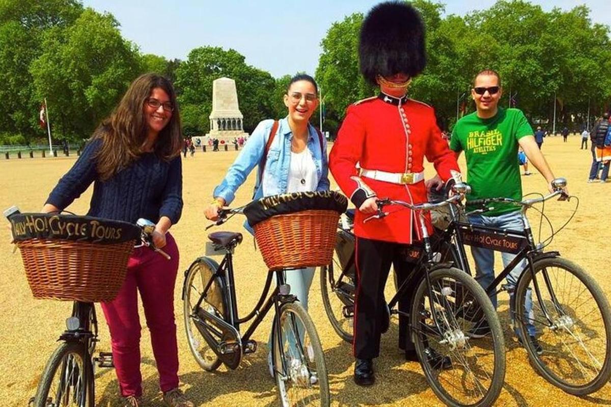 Half-day Bike Tour with Pub Visit & Spray Painting