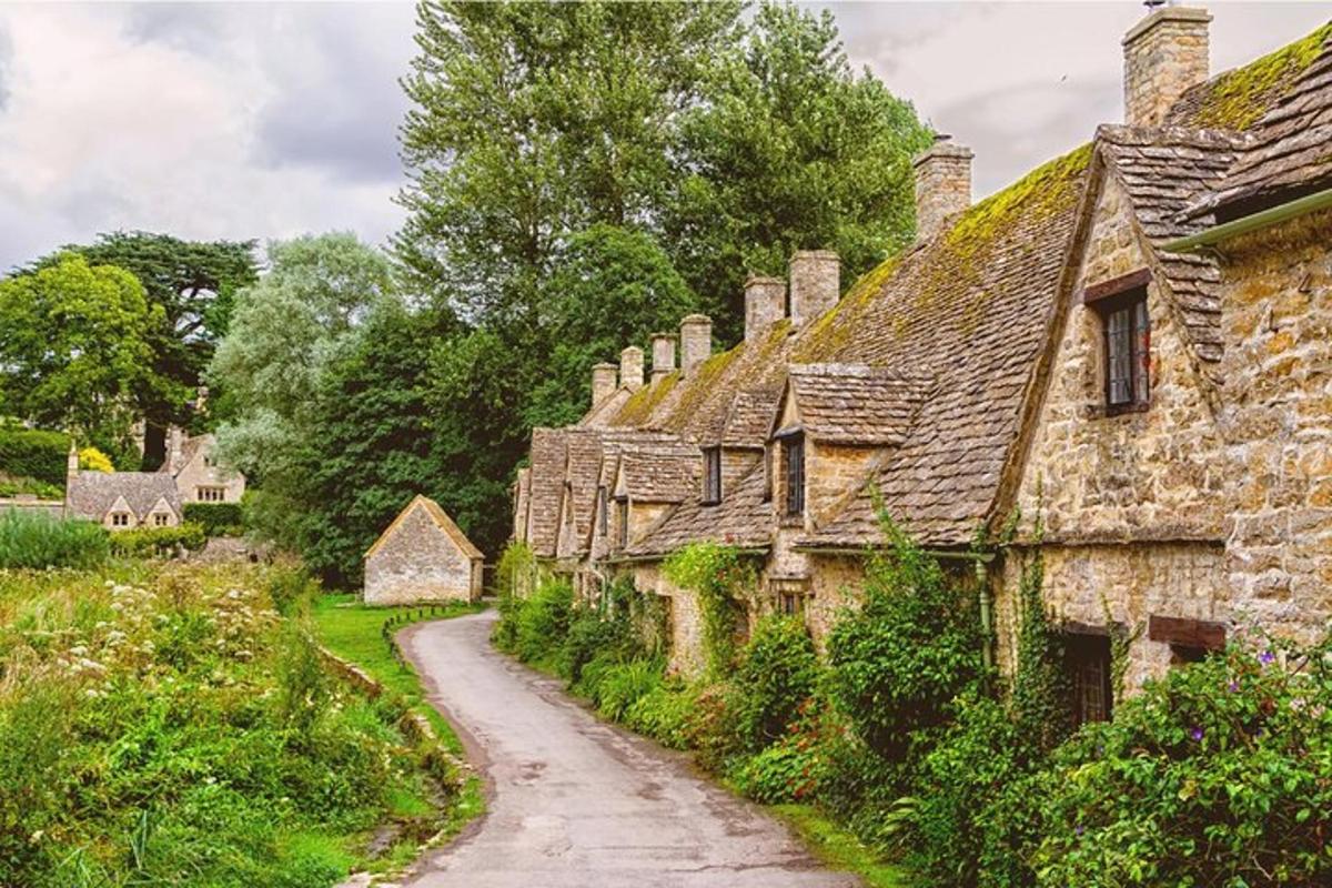 Small Group Cotswolds Villages, Stratford and Oxford Day Tour from London