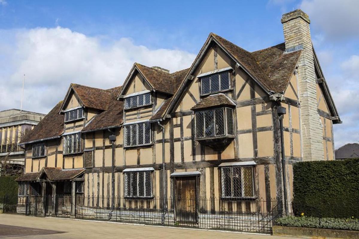 Small Group Cotswolds Villages, Stratford and Oxford Day Tour from London