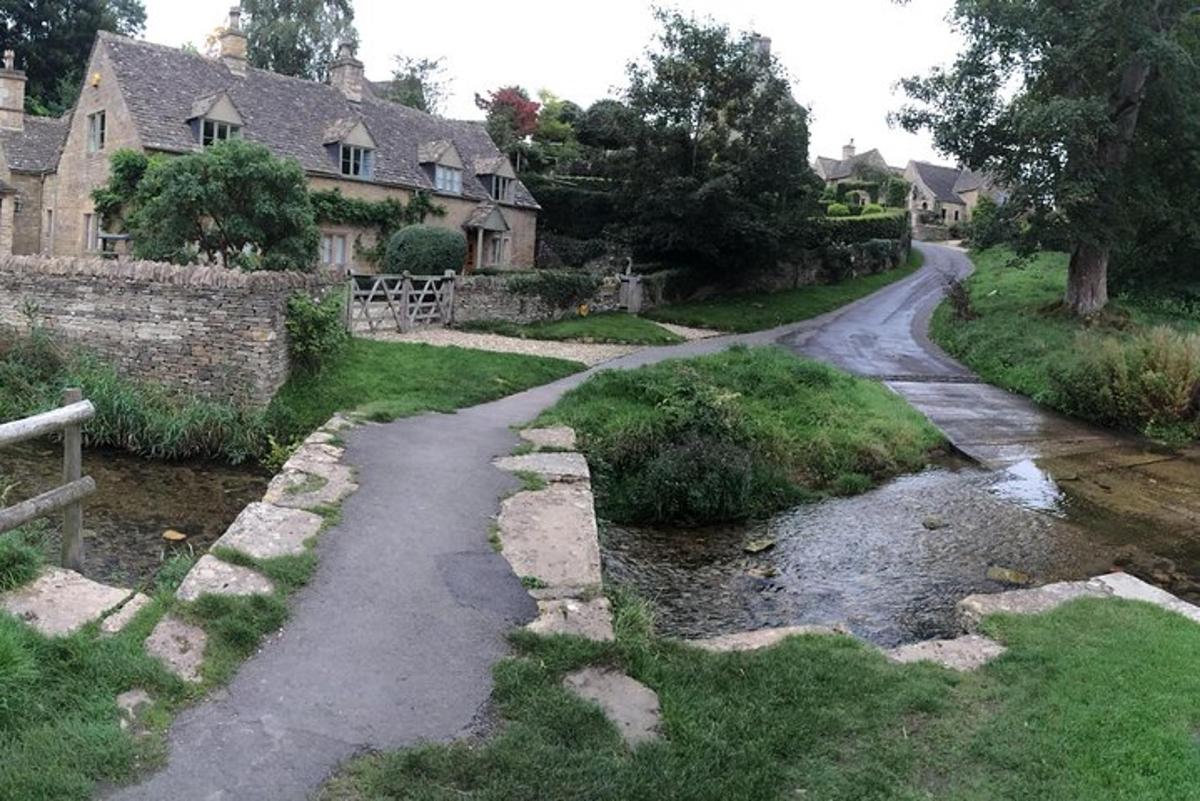 Private Guided tour to the Cotswolds & Oxford or Blenheim Palace