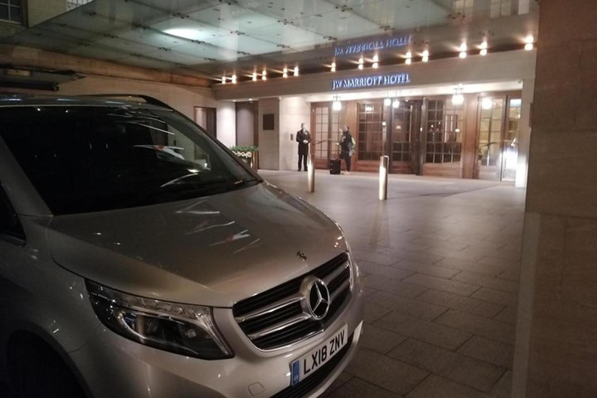 Luxury Private Vehicle Day HireLondon to London Stopover Windsor and its Castle