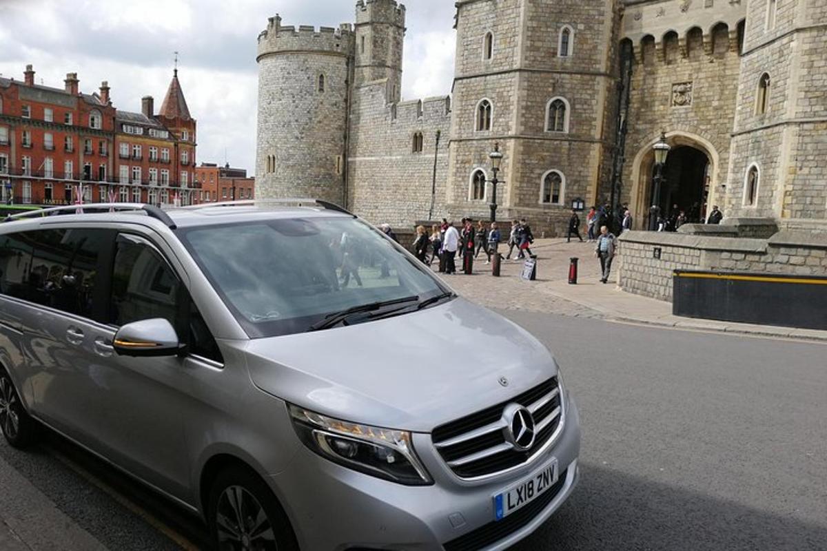 Luxury Private Vehicle Day HireLondon to London Stopover Windsor and its Castle