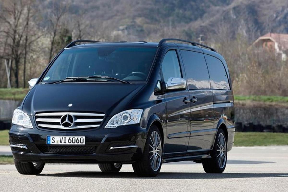 Private Chauffeured Luxury Minivan to Windsor Castle from London
